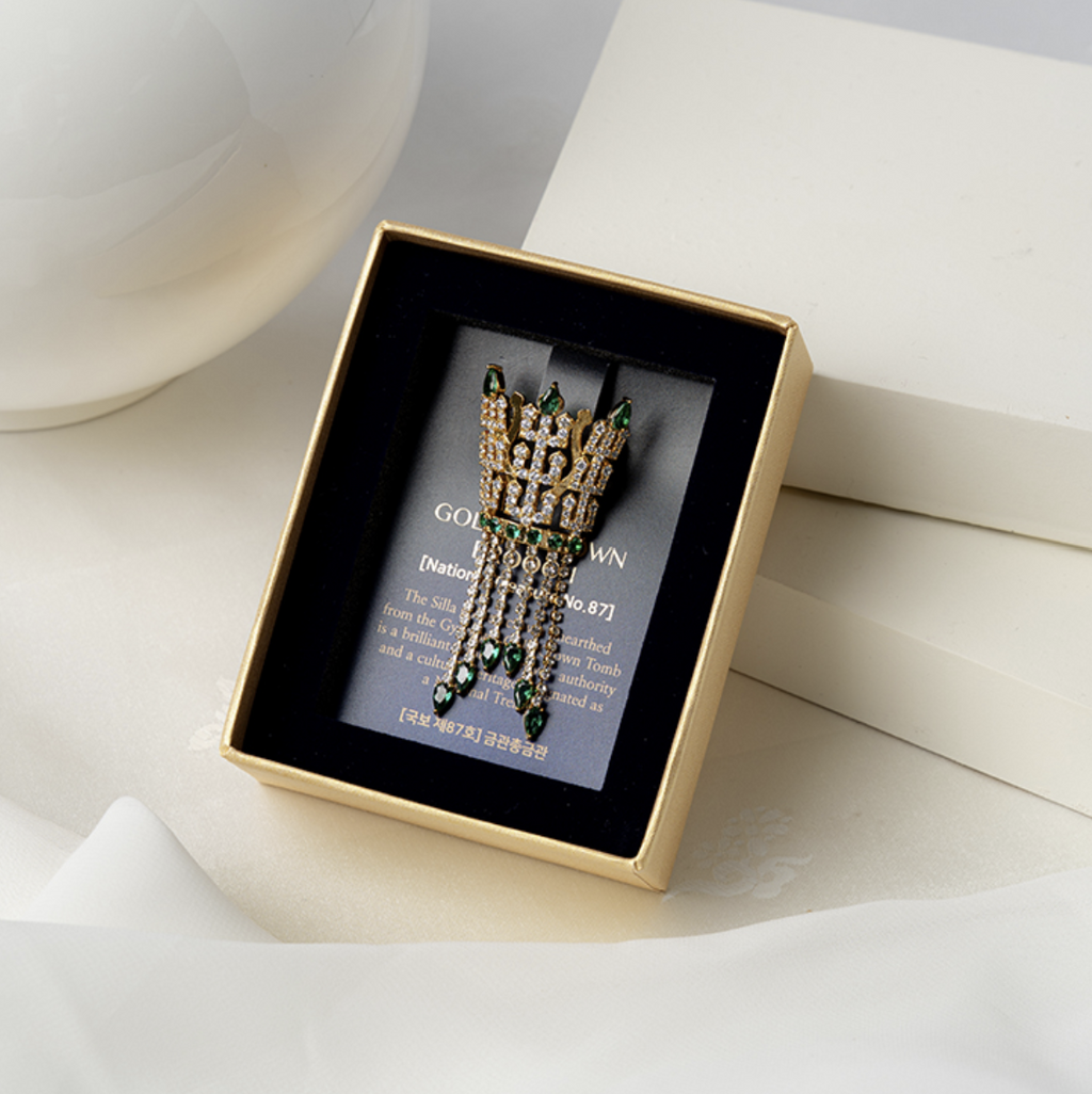 Korean Crafts Collection - Golden Crown Brooch 18K with Cubik