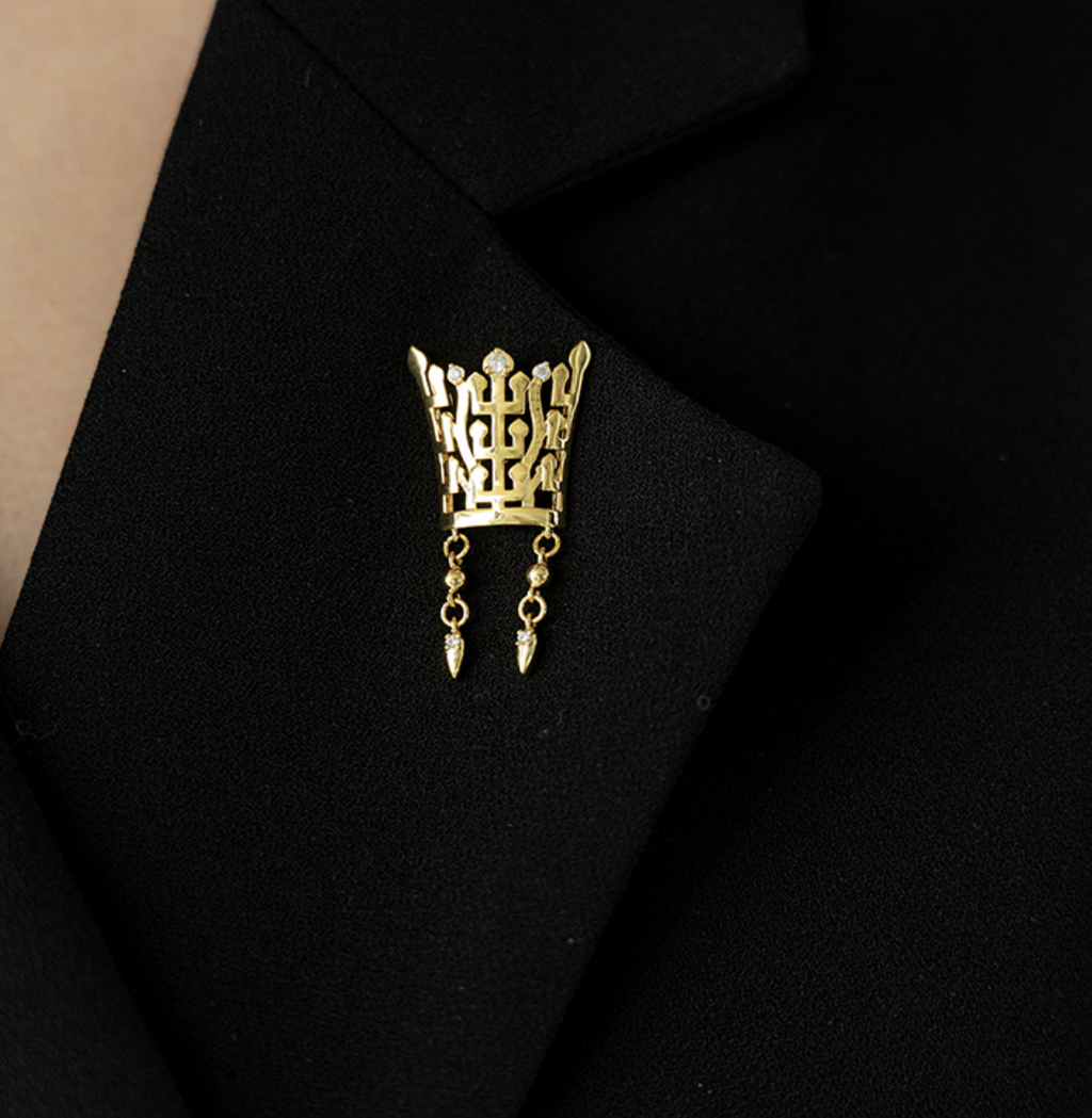 Korean Crafts Collection - Golden Crown badge 18K